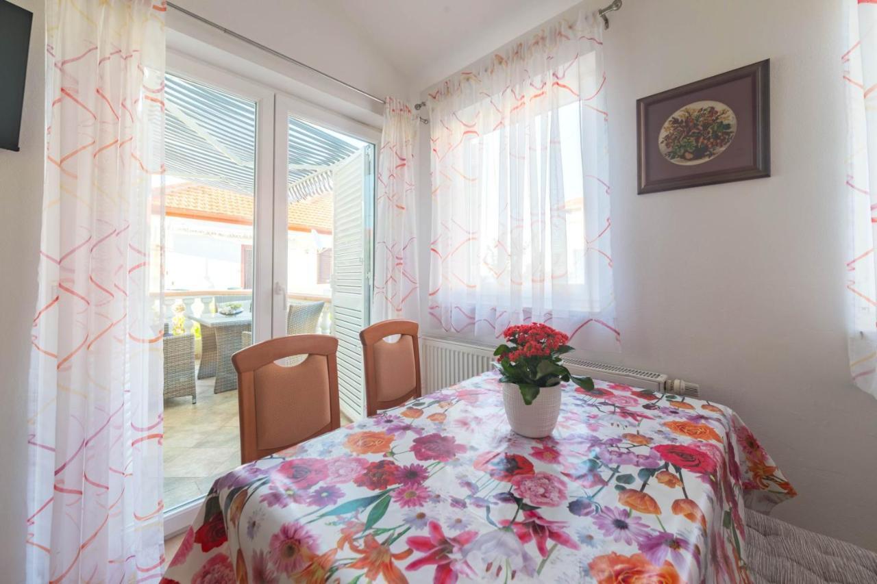 Apartmani Lenka Углян Экстерьер фото