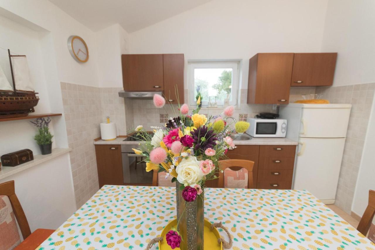 Apartmani Lenka Углян Экстерьер фото