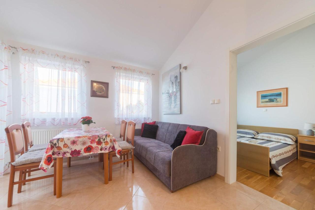 Apartmani Lenka Углян Экстерьер фото